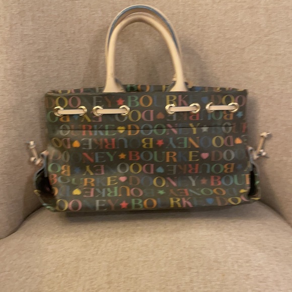 Gorgeous Dooney&Bourke handbag 🔥🔥 - Picture 2 of 11